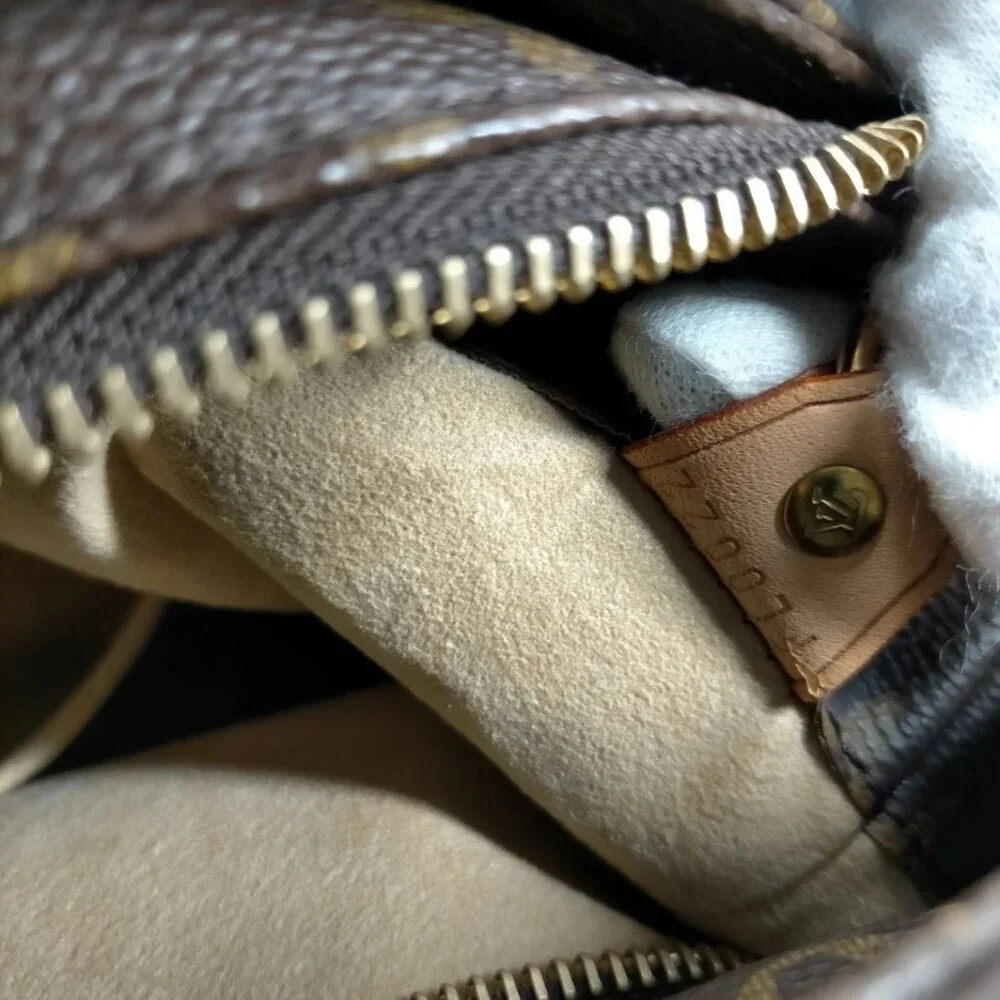 Louis Vuitton LV Shoulder Bag Luco Brown Monogram 750-052125